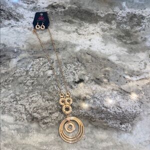 Paparazzi Elegant Gold Circle Necklace Set